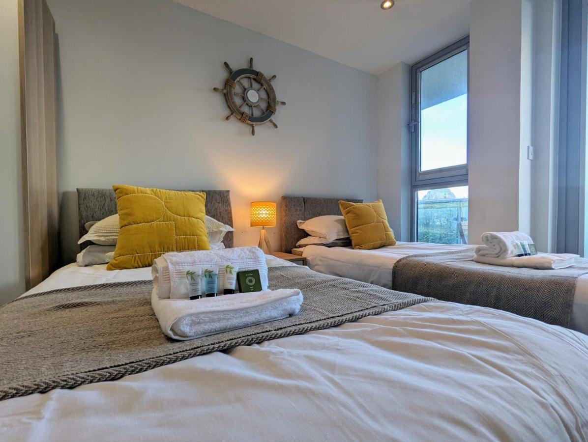 Apartment 100M From Fistral Beach- Underground Parking-Surf Shower & Locker- Sleeps 6 Ньюки Экстерьер фото