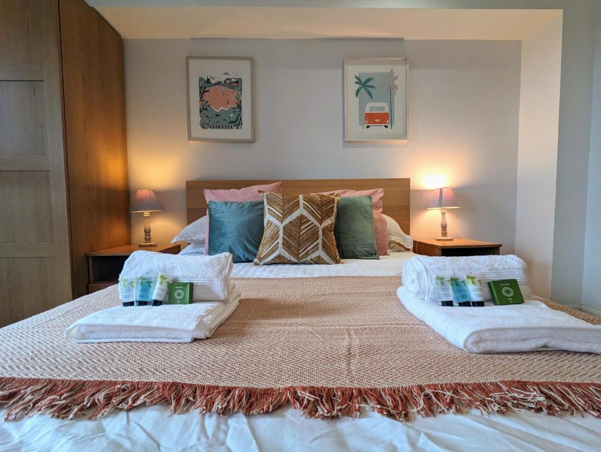 Apartment 100M From Fistral Beach- Underground Parking-Surf Shower & Locker- Sleeps 6 Ньюки Экстерьер фото