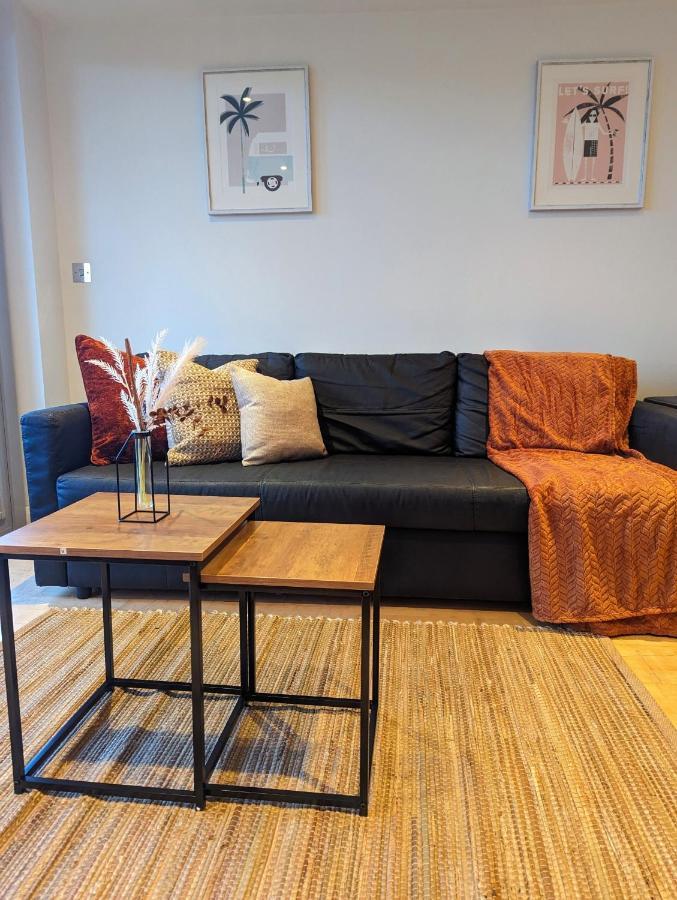 Apartment 100M From Fistral Beach- Underground Parking-Surf Shower & Locker- Sleeps 6 Ньюки Экстерьер фото