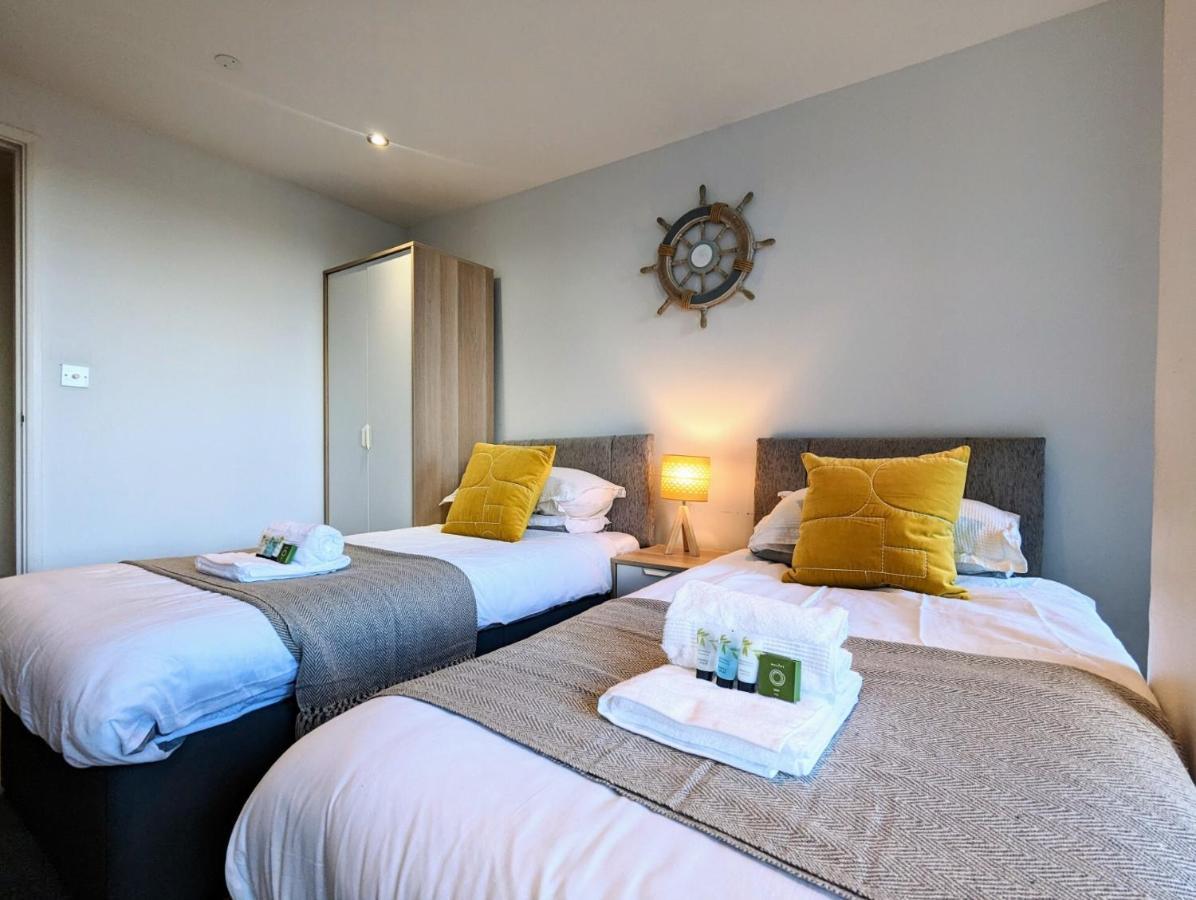 Apartment 100M From Fistral Beach- Underground Parking-Surf Shower & Locker- Sleeps 6 Ньюки Экстерьер фото