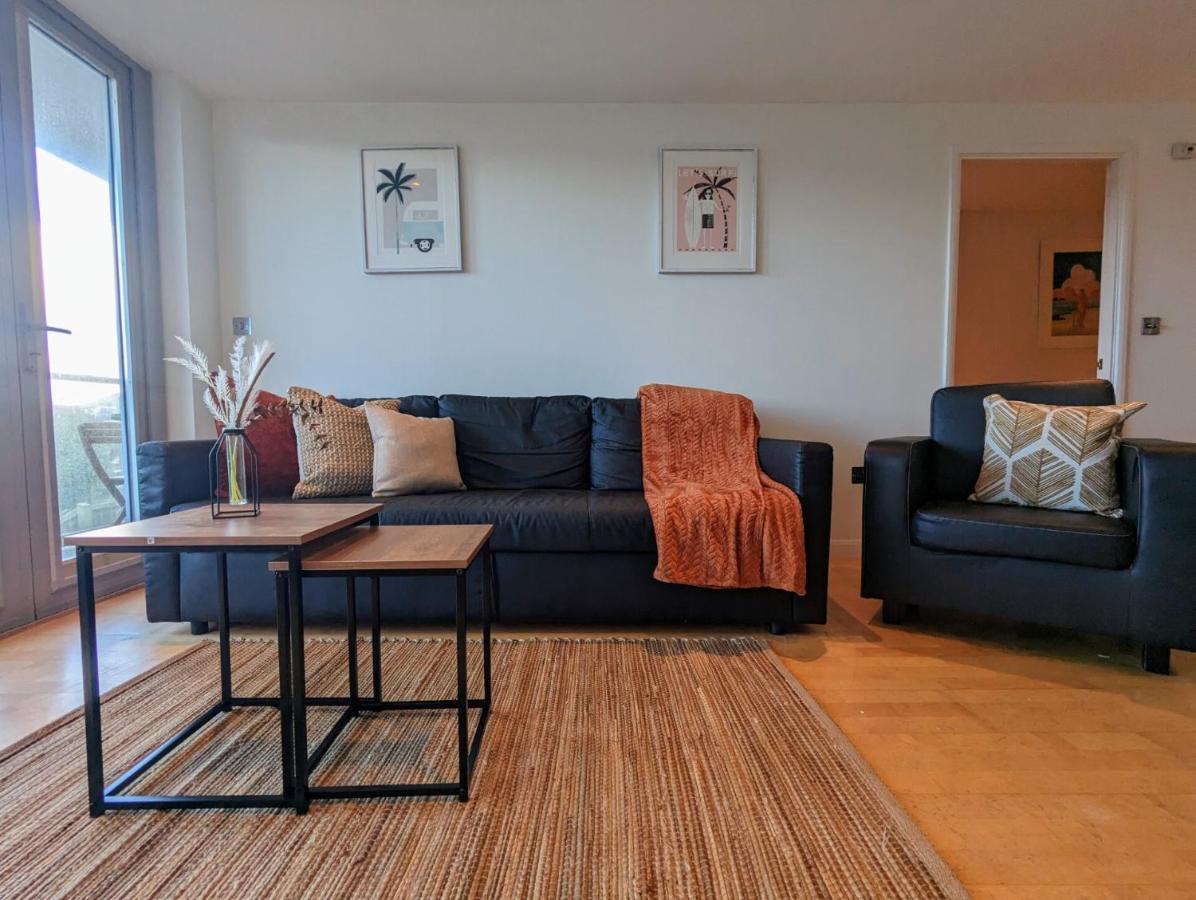 Apartment 100M From Fistral Beach- Underground Parking-Surf Shower & Locker- Sleeps 6 Ньюки Экстерьер фото