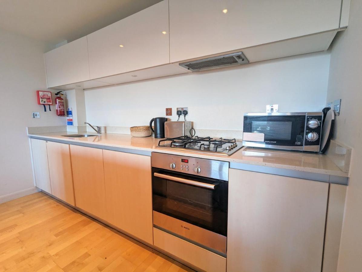 Apartment 100M From Fistral Beach- Underground Parking-Surf Shower & Locker- Sleeps 6 Ньюки Экстерьер фото