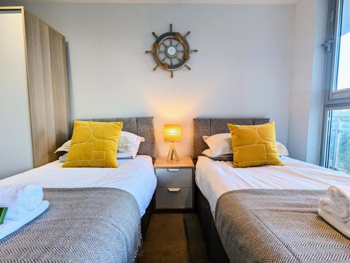 Apartment 100M From Fistral Beach- Underground Parking-Surf Shower & Locker- Sleeps 6 Ньюки Экстерьер фото