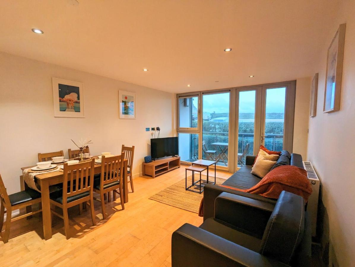 Apartment 100M From Fistral Beach- Underground Parking-Surf Shower & Locker- Sleeps 6 Ньюки Экстерьер фото